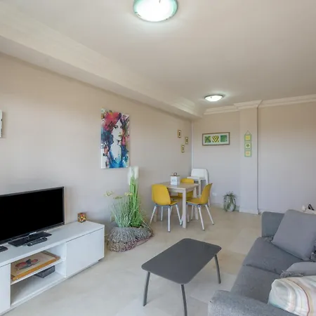 El Duque Beach-luxury Apartament- شقة *